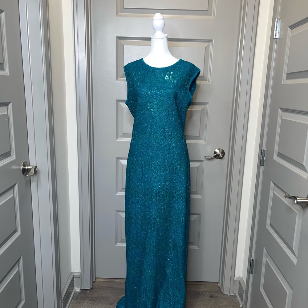 St.John Evening by Marie Gray Sleeveless Sequin Knit  Size 10